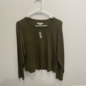NWT madewell crewneck, so light and cozy for fall! Cutest dark green color